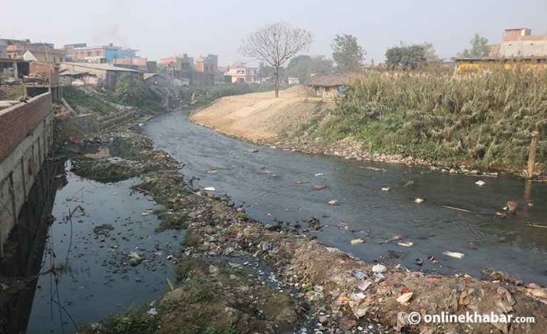 सिर्सिया नदी प्रदूषणमुक्त अभियानमा लागे स्थानीयबासी