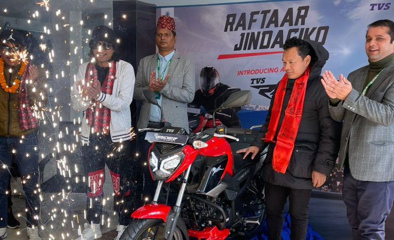 पोखरामा टीभीएस रेडर सार्वजनिक