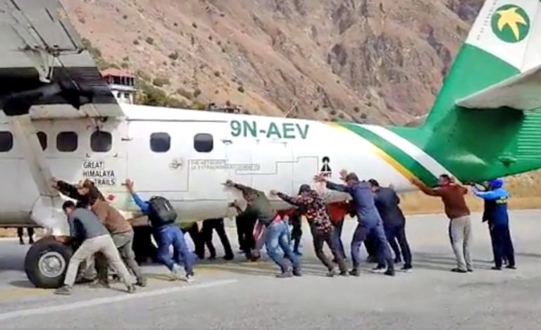 जब यात्रुले जहाजलाई धकेल्न थाले…