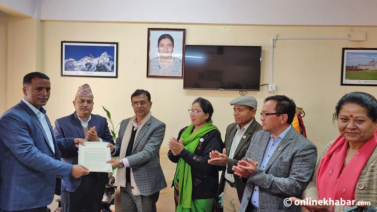 वागमती सरकारको न्युनतम साझा कार्यक्रम : चैतभित्र सबैलाई खोप