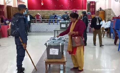 कांग्रेस सुदूरपश्चिम : नेतृत्व चयनका लागि मतदान शुरू, तीन जना सदस्य निर्विरोध
