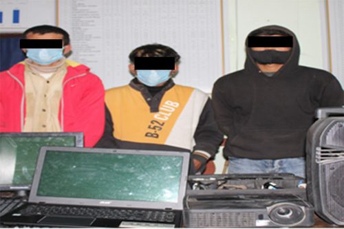 विद्यालयमा चोरी गरेको आरोपमा तीनजना पक्राउ