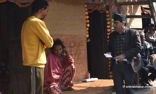 अशक्तलाई घरमै पुगेर नागरिकता प्रदान