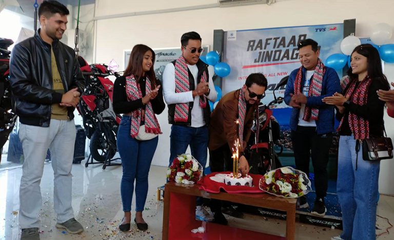 भरतपुरमा ‘टीभीएस रेडर’ मोटरसाइकल सार्वजनिक