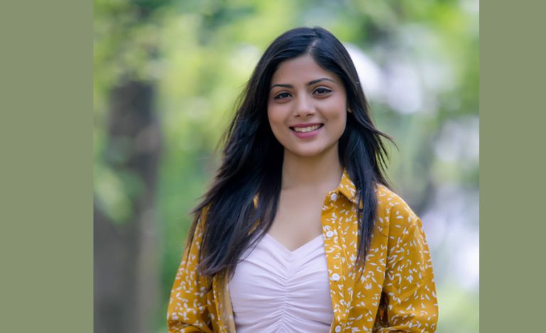 खाना खान नभ्याउँदा पानी मात्र पिएर धेरै गीत गाएकी छु : अस्मिता अधिकारी