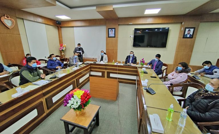 विद्याथीसँग बढी शुल्क लिइएको पाइए कारबाही हुन्छ : गृहमन्त्री