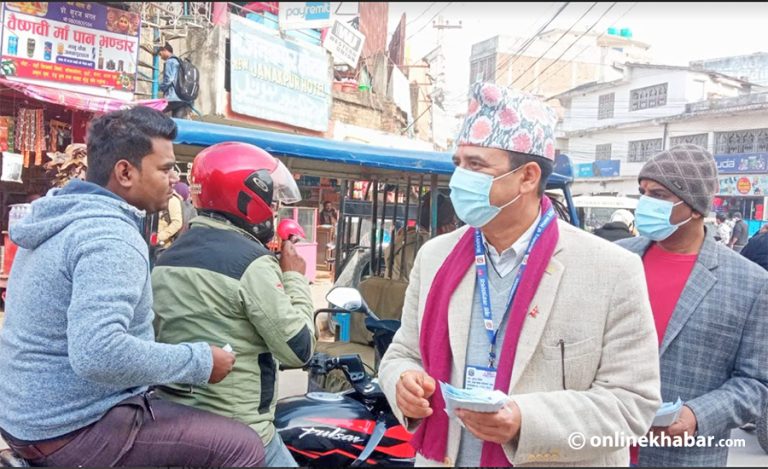 धनुषामा मास्क नलगाउनेलाई १०० रूपैयाँ जरिवाना