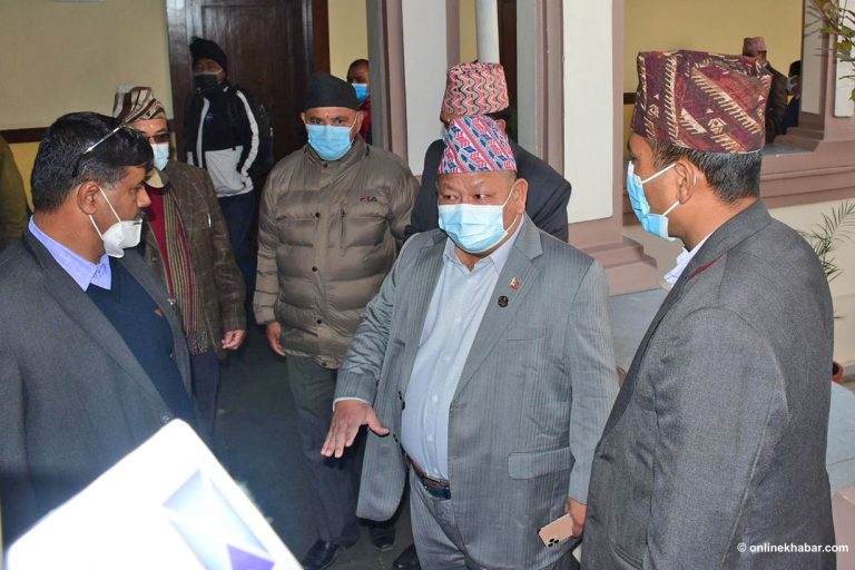 बतासले भाडामा लिएको धर्मशाला निरीक्षण गर्न पुगे मन्त्री आले