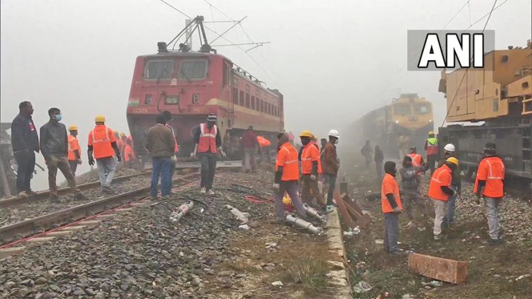 भारतको जलपाइगुडीमा रेल दुर्घटना हुँदा ९ जनाको मृत्यु