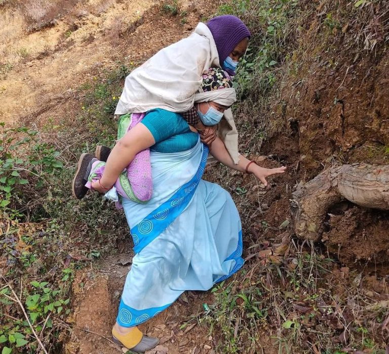 देशभरिका २५ प्रतिशत वडा केन्द्रबाट गाउँ पुग्न पैदल यात्राकै भर