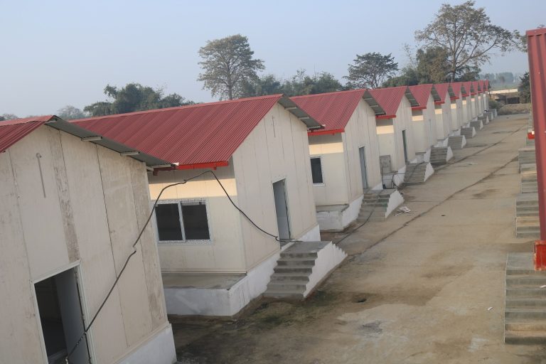 वीरगञ्ज नाकामा होल्डिङ सेन्टर नबन्दै भित्रियो कोरोना