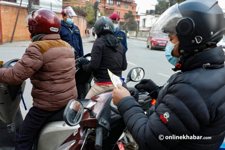 हराएको खोप कार्ड बनाउनै झन्झट, कार्ड बनाउने निकाय नै अन्योलमा