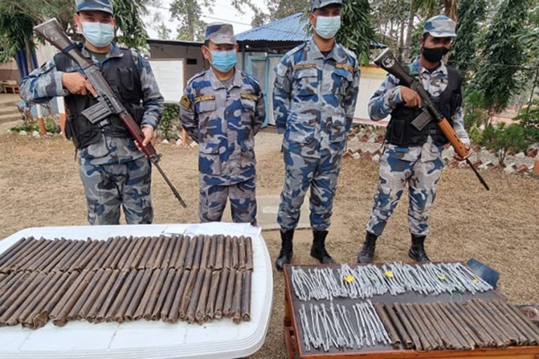 स्थानीयलाई एक हजार दिएर काँकडभिट्टा नाकाबाट विस्फाेटक पदार्थ भित्र्याउने प्रयास