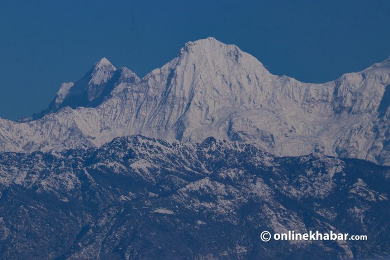 मौसम खुलेसँगै काठमाडौंबाट देखिएको हिमाल (फोटो फिचर)