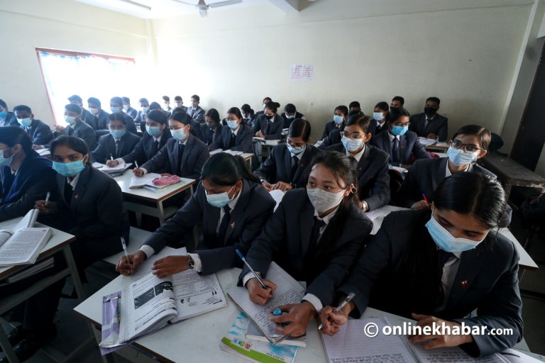 विद्यार्थी भर्नादर क्रमशः घट्दो