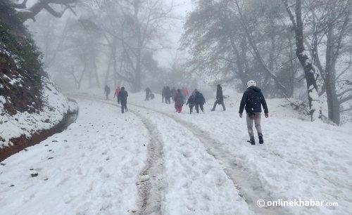 हिउँ जमेपछि कर्णाली राजमार्गको सातमोडमा सडक अवरुद्ध
