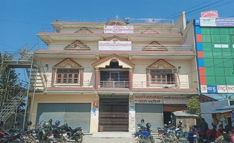 कैलालीमा बन्दको अवज्ञा गरेको भन्दै नगरपालिकामा तालाबन्दी