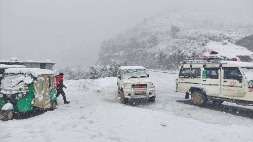 सोलुखुम्बुमा हिमपात, सडक अवरुद्ध