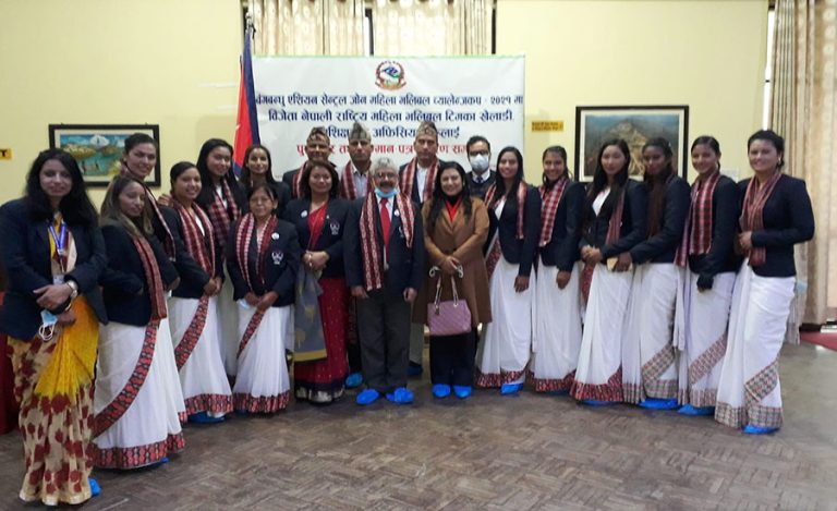 सेन्ट्रल जोन विजेता महिला भलिबल टिमलाई सरकारले गर्‍यो नगदसहित सम्मान