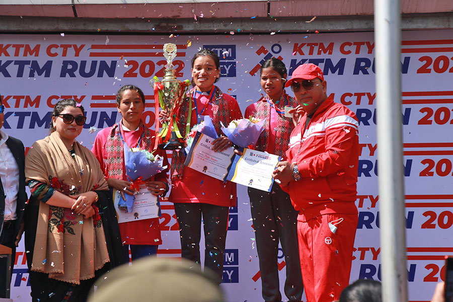 सिमोन र पुष्पालाई केटिएम रनको उपाधि