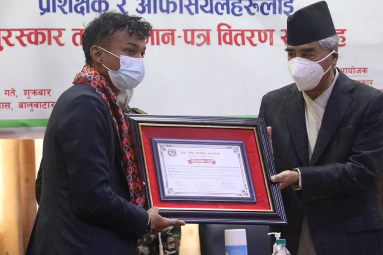 ब्याडमिन्टन खेलाडी प्रिन्स दाहाल सम्मानित