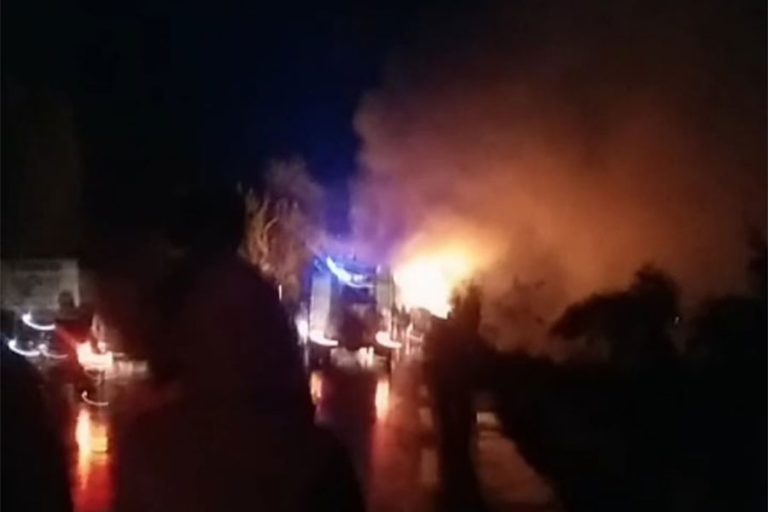 सुनसरीमा ट्रक र बस ठोक्किंदा ३ जनाको मृत्यु, १३ जना घाइते