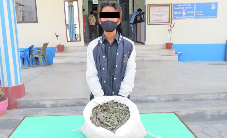 २ किलो २०० ग्राम गाँजासहित दुई जना पक्राउ