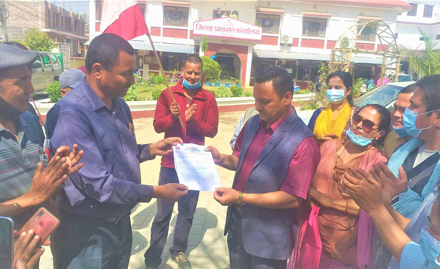 फोरलेन सडक नबनाउने ठेकेदारलाई कारवाही गर्न कांग्रेसको माग