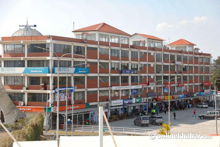 त्रिभुवन विमानस्थलमा मल्होत्राको कम्पनीको रजगज