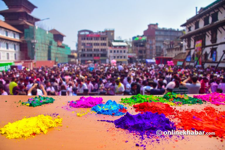 आज पहाडी क्षेत्रमा होली मनाइँदै, सार्वजनिक बिदा