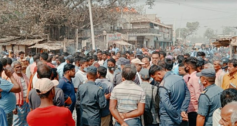 धनुषामा प्रहरी र व्यवसायीबीच झडप