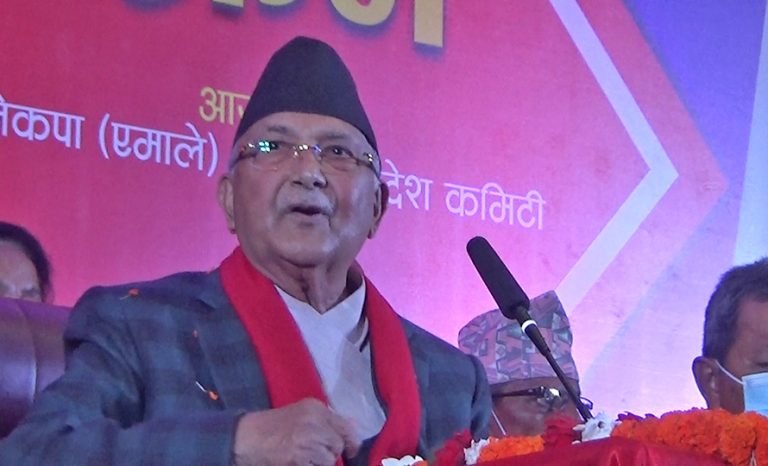 मन्त्रीहरु कमिसनका लागि ‘ब्ल्याकमेल’ गर्दैछन् : ओली