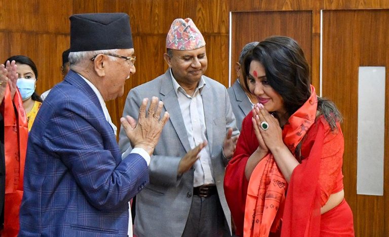 कमरेड करिश्मा !