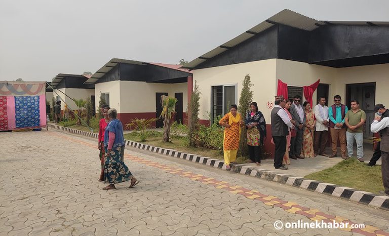 सैनामैनामा विपन्न परिवारलाई घर हस्तान्तरण