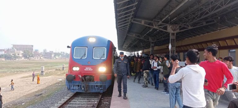 नेपाली रेल अब एक दिन बिराएर गुडाइने