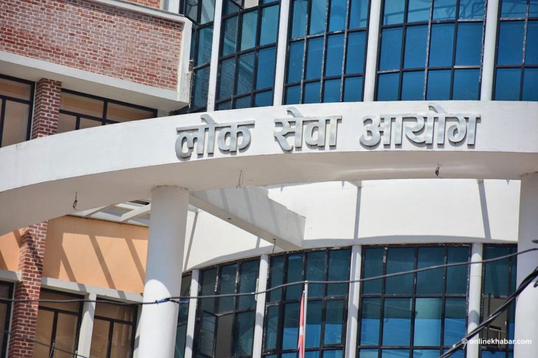 लोकसेवा आयोगले भन्यो : प्रमुख प्रशासकीय अधिकृत र प्रदेश सचिव संघ मातहत नै हुनुपर्छ