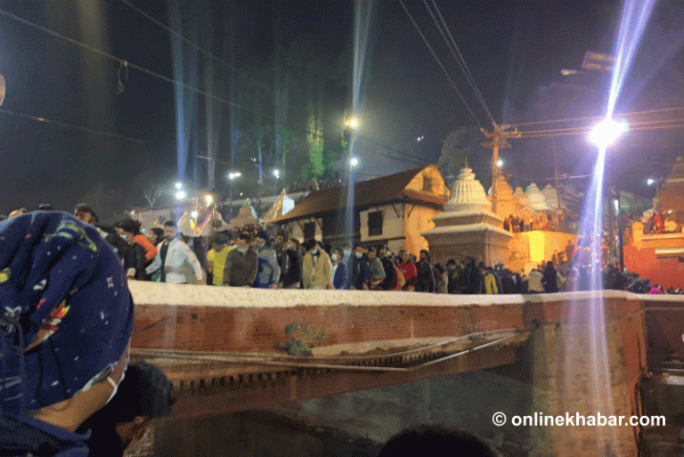 पशुपतिमा पुल भत्किँदा दुई जना घाइते