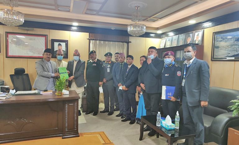 भिसा र पासपोर्टविनै विमान चढेको घटनाको छानबिन प्रतिवेदन गृहमन्त्रीलाई