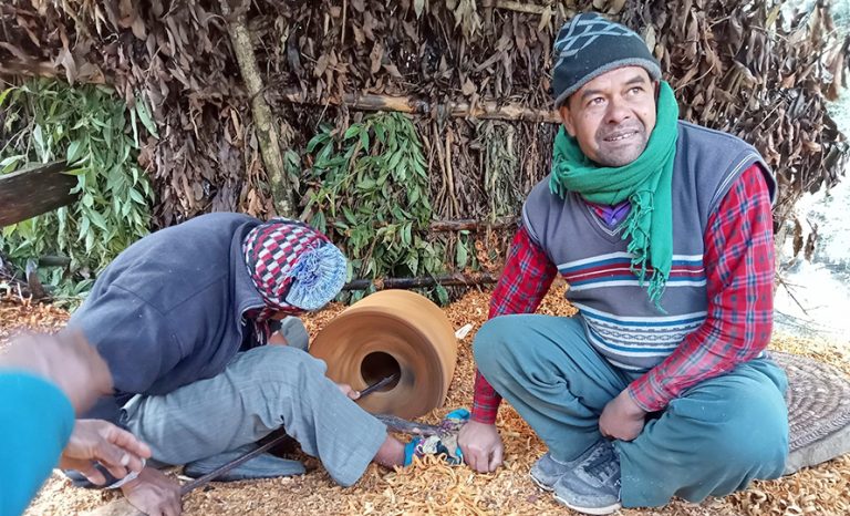 ठेकी बनाउने पेसा संकटमा