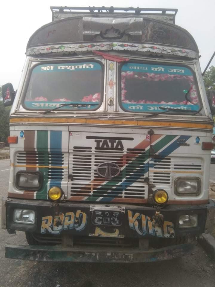 १ करोड २० लाखको समान बोकेको ट्रक प्रहरी नियन्त्रणमा