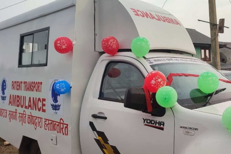 सहकारी संस्थालाई एम्बुलेन्स सहयोग