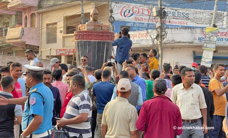 १५ बर्षपछि तुलसीपुरमा वीरेन्द्रको शालिक पुनर्स्थापना