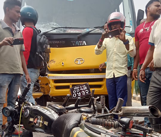 जनकपुरमा बसको ठक्करले मोटरसाइकल चालकको मृत्यु