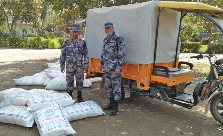 कैलालीमा भन्सार छलेर ल्याएको सामान बरामद