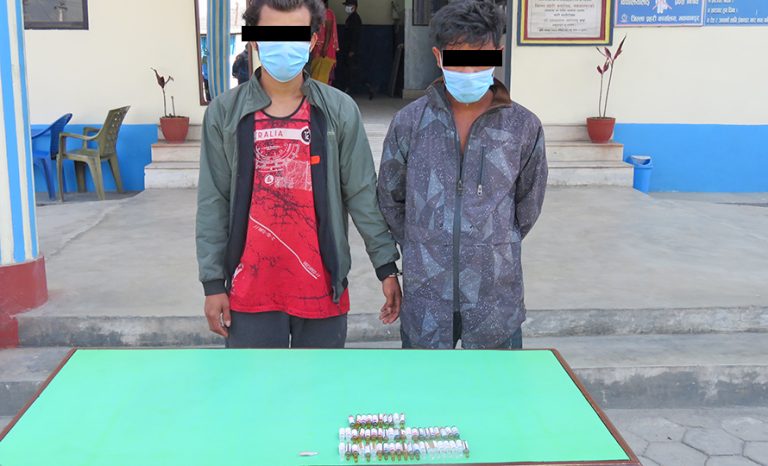 लागूऔषधसहित दुईजना पक्राउ