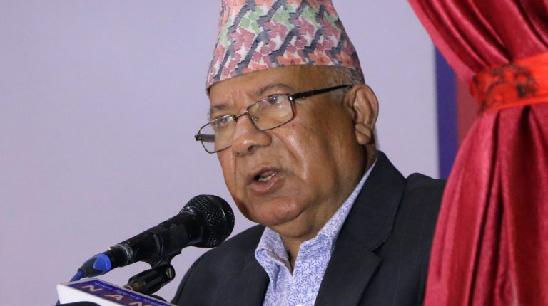 ओलीले बालुवाटारको बंकरमा बसेर राष्ट्रपति र प्रधानसेनापतिसँग गोप्य छलफल गर्थे : माधव नेपाल