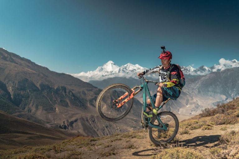 पर्यटन प्रवर्द्धनका लागि पूर्व–पश्चिम साइकल यात्रा गर्दै मंगलकुमार लामा