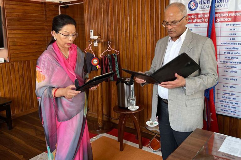 नेशनल लाइफ इन्स्योरेन्सकी अध्यक्ष सिंहले लिइन् शपथ