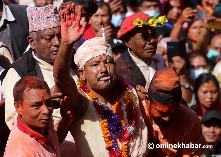 बुद्धकृष्णले नवौं पटक जिब्रो छेडे (फोटो फिचर)
