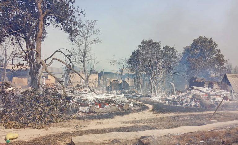 कैलालीको मुक्तकमैया शिविरमा भीषण आगलागी, दर्जन बढी घर जलेर नष्ट